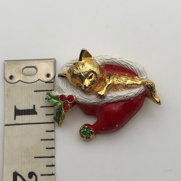Vtg 70s Beatrix Gold Tone Sleeping Kitten Santa Hat Christmas Brooch 1.8” x 1.2” - Picture 6 of 6